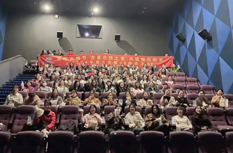 春光与你们都是这天下最好的风物，，，节日快乐！！