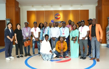 利比里亚政企研修班到访122cc太阳集成游戏 共探膜手艺相助新机缘